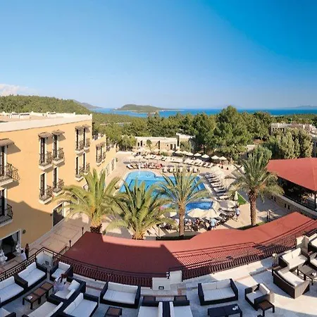 אתר נופש Bodrum Park 4*